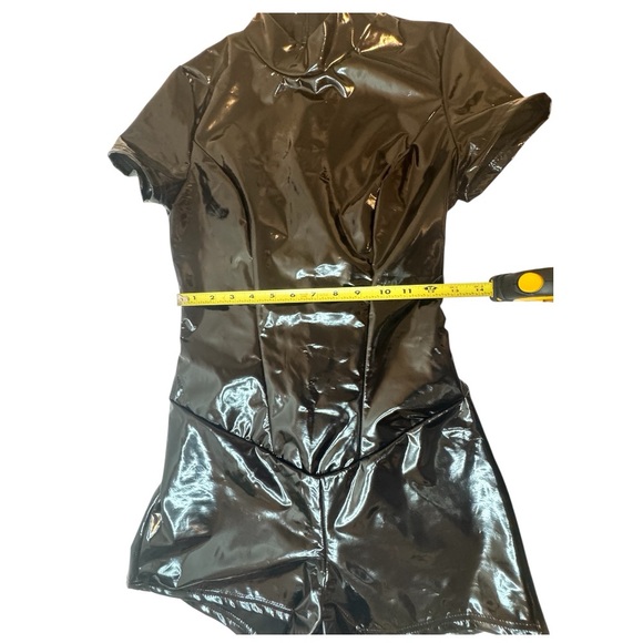 🖤 Sexy Black Patent Faux Leather Romper – XS (EU 34 / US 2) - Picture 10 of 15